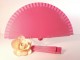 Abanico de madera rosa chicle