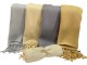 Pashmina para invitadas de boda en tonos neutros con flecos decorativos