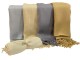 Pashmina para invitadas de boda en tonos neutros con flecos decorativos