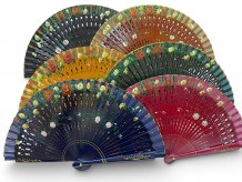 Abanicos calados de 19 cm pintados por ambas caras con flores y surtido de 6 colores para invitados de boda